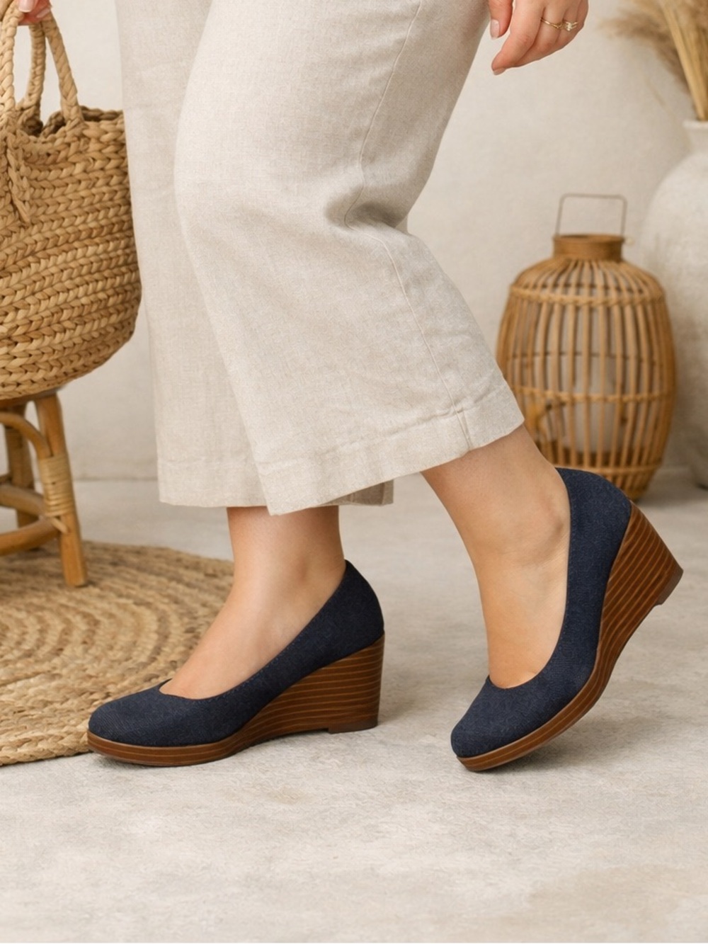 5/$25 American Eagle Denim Wedge Pump Size 9.5